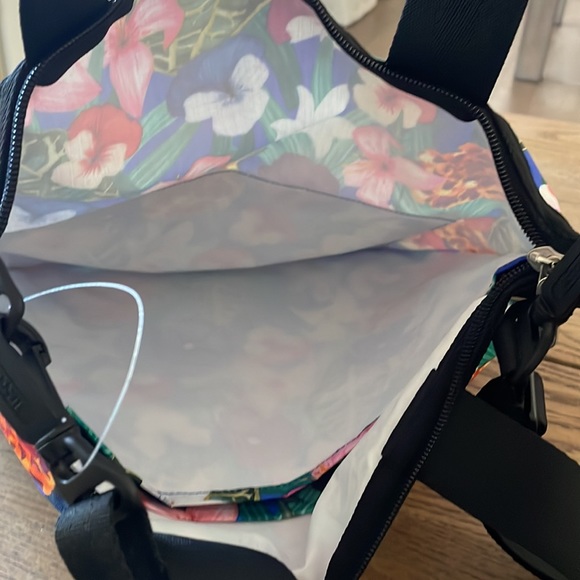 LESPORTSAC Packable Nylon Slim Tote Bag - Picture 7 of 9